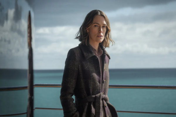 Keira Knightley tỏa sáng trong “The Woman in Cabin 10” của Netflix. Khám phá bí quyết thành công của cô